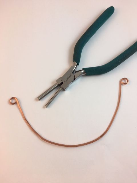 Karen Meador, Ph.D.'s Hammered Chaos Necklace - , Contemporary Wire Jewelry, Coiling, Coiling Wire, Wire Coiling, Crocheting, Loops, Wire Loop, Wrapped Wire Loop, Spirals, Wire Spiral, Spiral Wire Wrap, Curve the wire slightly to make it smile 